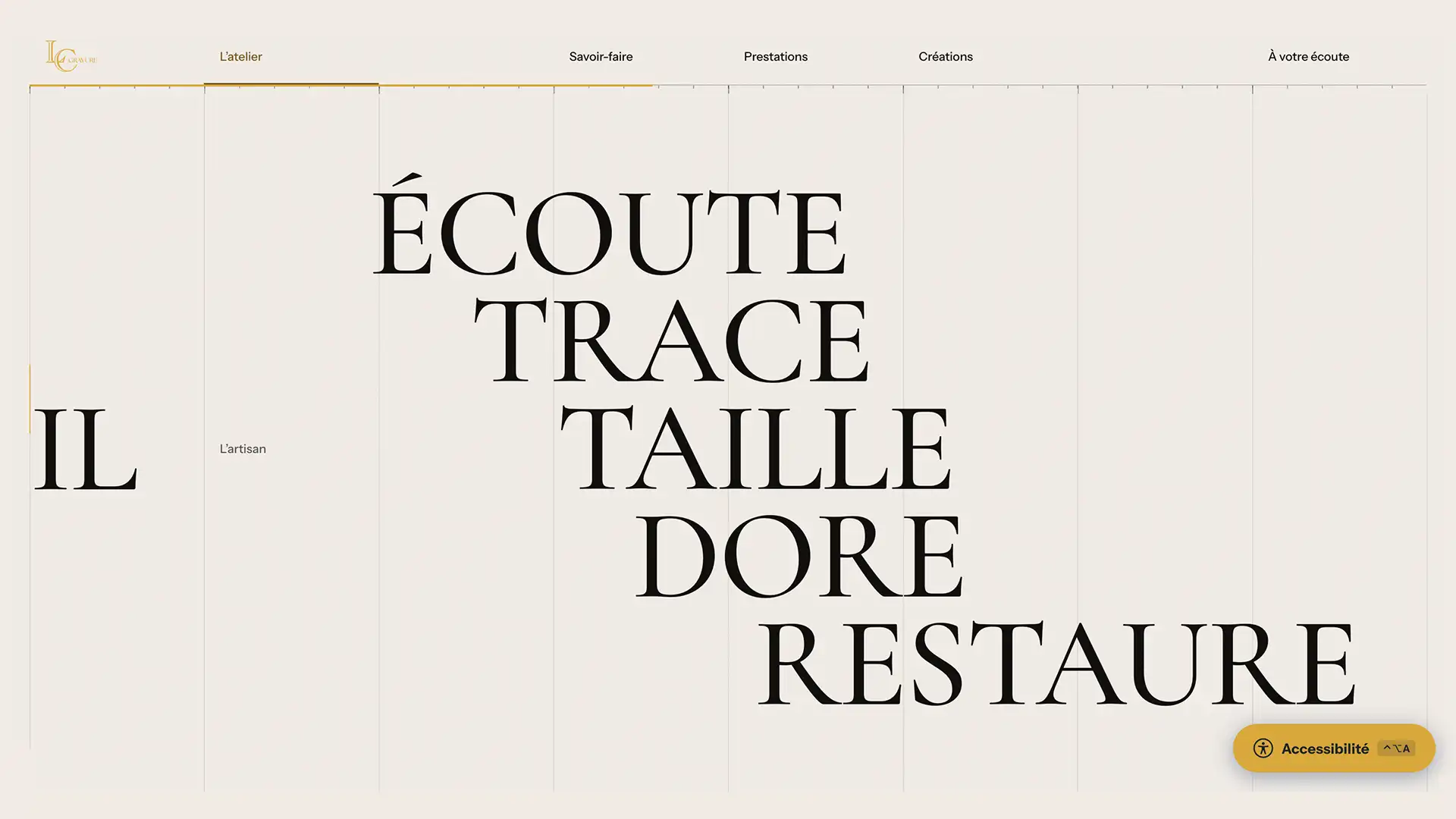 Page de présentation de l’artisan LC-Gravure, avec les mots Écoute, Trace, Taille, Dore et Restaure en typographie monumentale sur fond clair.©The French Maquis'Art